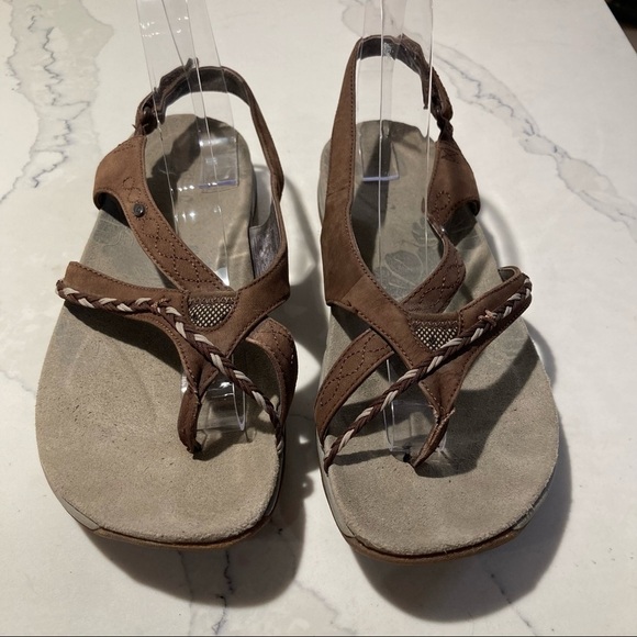 MERRELL Sz 9  Thong Strappy Velcro Closure Sandals - Picture 2 of 11